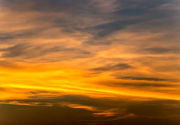 Lucht Met Witte Pluizige Wolken Natuurlijke Achtergrond — Stockfoto