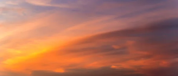 Lucht Met Witte Pluizige Wolken Natuurlijke Achtergrond — Stockfoto
