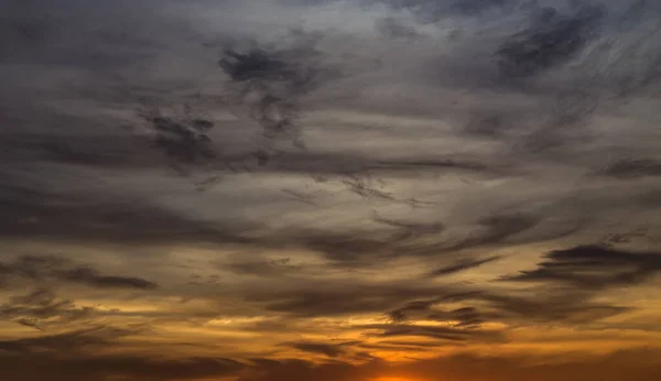 Σύννεφα Στον Ουρανό Φόντο Οθόνη Ηλιοβασίλεμα — Φωτογραφία Αρχείου