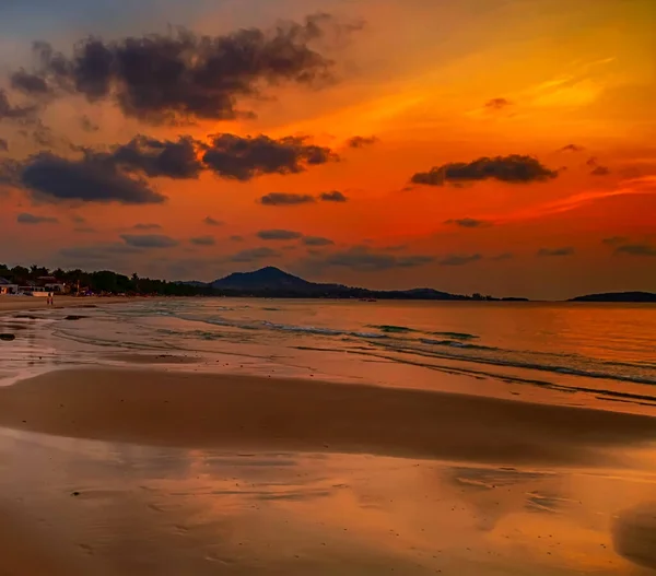 Réflexions Sur Plage Marée Basse Nuages Dans Ciel Arrière Plan — Photo