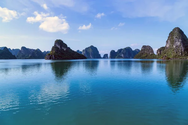 Lagoa Baía Halong Vista Panorâmica Destino Famoso Ilha Rock Vietnã — Fotografia de Stock
