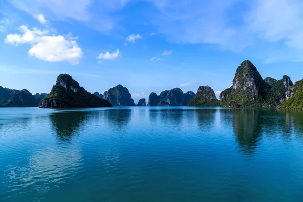 Baia Lungo Viascar Halong Asia Paesaggio Sud Est — Foto Stock