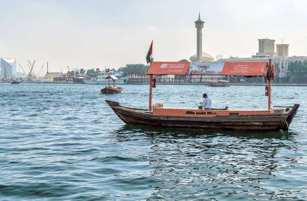 Dubai Uae Jan 2016 Dubai Water Canal Cruise Traditional Wooden — Stock Photo, Image