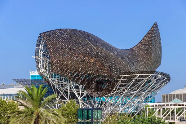 Barcelona España Agosto 2012 Escultura Peix Pescado Oro Situado Frente — Foto de Stock