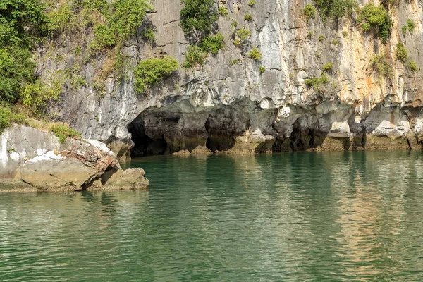 Paisaje Islas Piedra Caliza Montaña Long Bay Vietnam — Foto de Stock