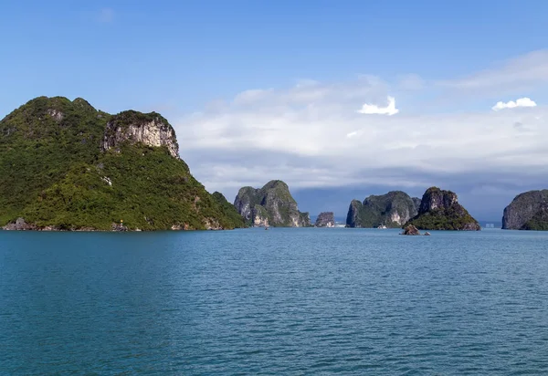 Montagna Paesaggio Isole Calcare Long Bay Vietnam — Foto Stock