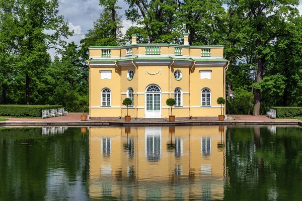 俄罗斯圣彼得堡Tsarskoye Selo Pushkin镇的凯萨琳公园景观 — 图库照片