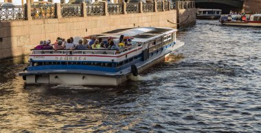 Neva nehri tekne gezisinde St. Petersburg Rusya şehir manzarası. Saint Petersburg, Rusya, Temmuz 04, 2014