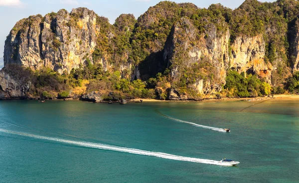 Railay Beach Mountain Landscape Thailand Krabi Province Wave Sea Boat — Stock Photo, Image