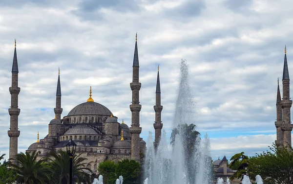 Błękitny Meczet Sułtana Ahmeda Fontanna Sułtana Hurrem Pomnik Minaretu Sultanahmet — Zdjęcie stockowe