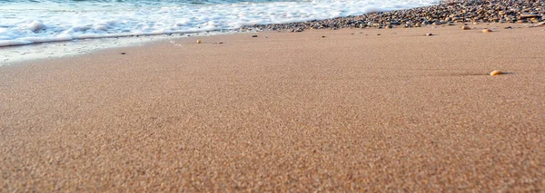 Piękna Fala Morska Morski Krajobraz Polerowane Kamienie Plażowe Tło Piaszczysta — Zdjęcie stockowe