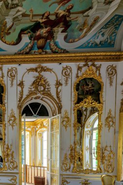 Tsarskoye Selo Puşkin. St. Petersburg 'da. RUSSIA - 3 Haziran 2014: Hermitage Pavyonu İçişleri Tören Salonu