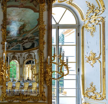 Tsarskoye Selo Puşkin. St. Petersburg 'da. RUSSIA - 3 Haziran 2014: Hermitage Pavyonu İçişleri Tören Salonu