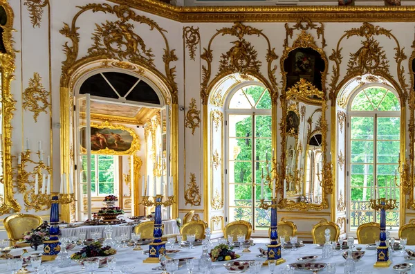 상트페테르부르크 푸시킨 Russia 2014 Hermitage Pavilion Interior Mechanical Table Dining 스톡 사진