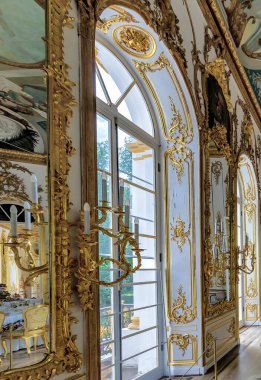 Tsarskoye Selo Puşkin. St. Petersburg 'da. RUSSIA - 3 Haziran 2014: Hermitage Pavyonu İçişleri Tören Salonu