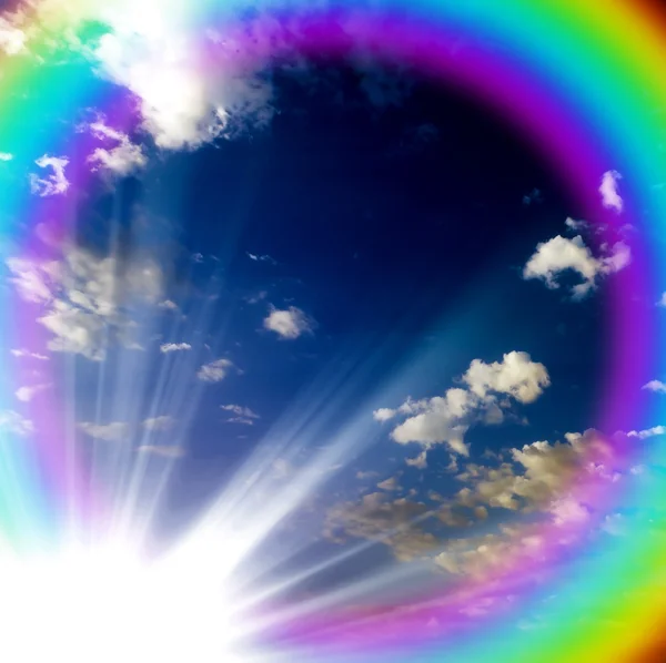 Regenbogen Sonne Himmel blau — Stockfoto