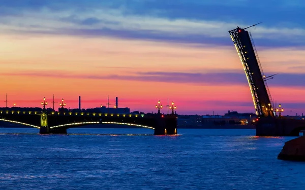 St. Petersburg, Rusya 'daki köprü. — Stok fotoğraf