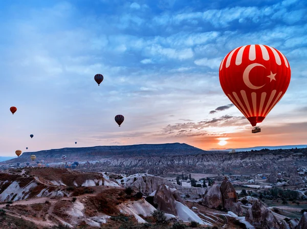 Turcja powietrze balonu latającego Cappadocia — Zdjęcie stockowe