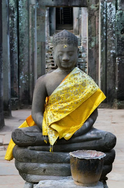 Buddha im alten Tempel — Stockfoto