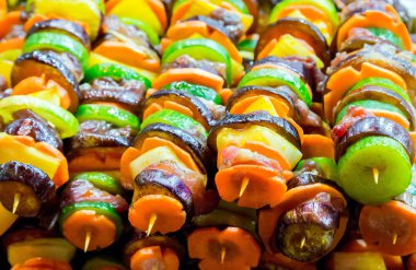 Barbekü ızgara sebze yemek.