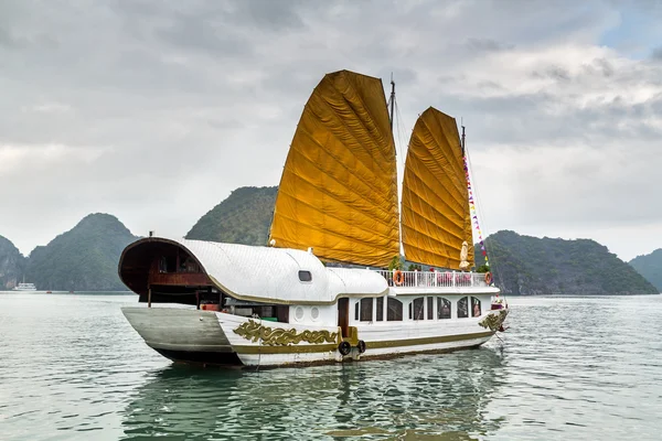 Ha Long Bay, Vietname. — Fotografia de Stock