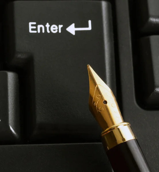 Pen in computer keyboard — Stock Photo, Image