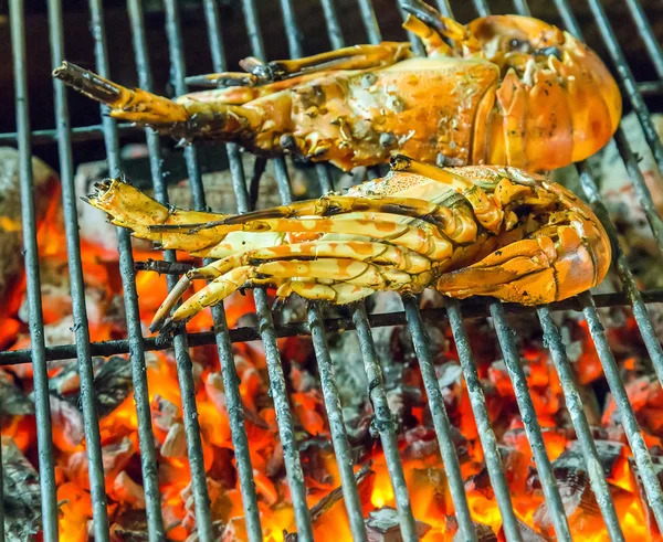 Zeevruchten Barbecue kreeft op de grill — Stockfoto