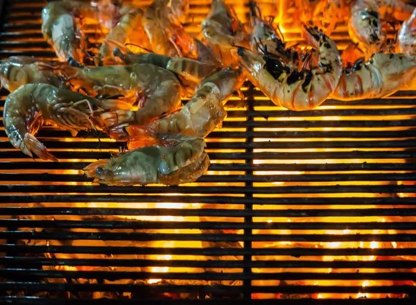 Garnalen op de Barbecue Grill — Stockfoto