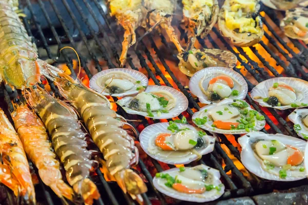 Marisco a la parrilla a la parrilla —  Fotos de Stock