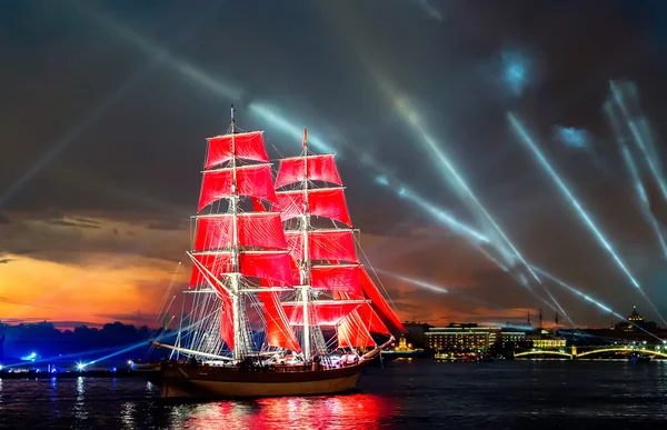 Holiday "scarlet seglen" i Sankt Petersburg — Stockfoto