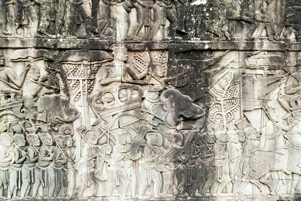 A féldombormű a falon, Angkor, Kambodzsa — Stock Fotó