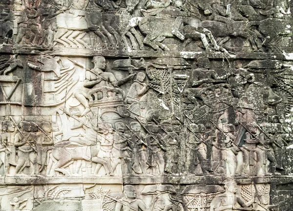 A féldombormű a falon, Angkor, Kambodzsa — Stock Fotó