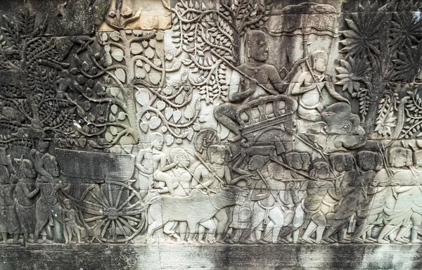 A féldombormű a falon, Angkor, Kambodzsa — Stock Fotó