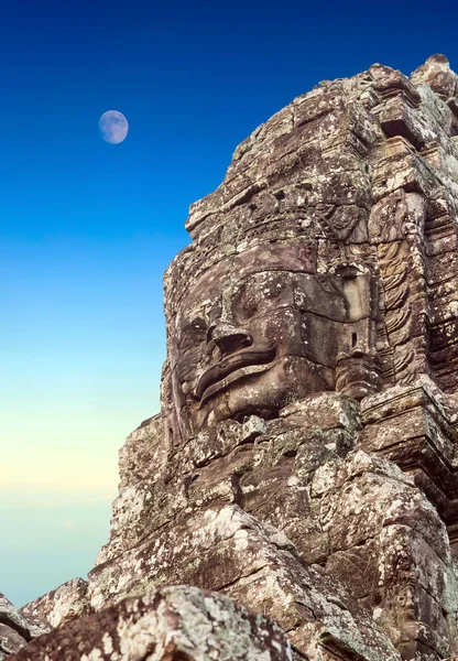 Stenen gezichten Bayon tempel, — Stockfoto