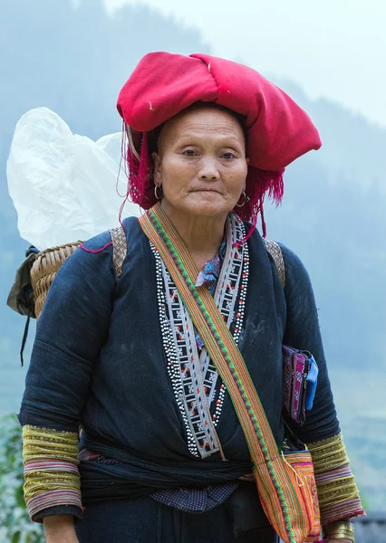 Frau rot dao Minderheitengruppe — Stockfoto