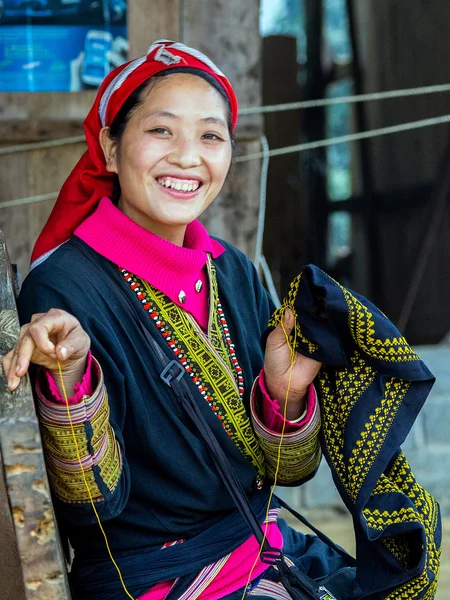 Vrouw Red Dao minderheid — Stockfoto