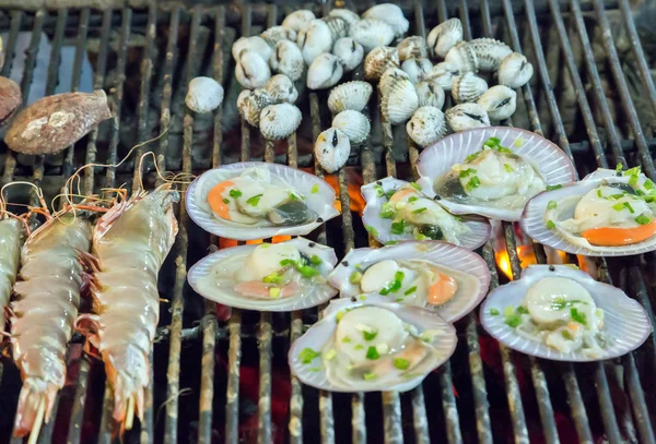 Grill Grill Kochen Meeresfrüchte. — Stockfoto