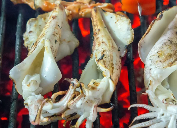Squid Grill koken zeevruchten. — Stockfoto