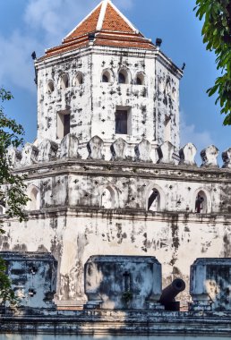 Kule Phra Sumen Fort, Mahakan Fort