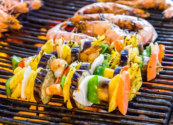 Churrasco Grelha cozinhar vegetal . — Fotografia de Stock