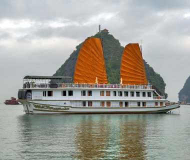 Halong Bay turları, Vietnam.