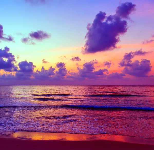 Cielo al tramonto sul mare — Foto Stock