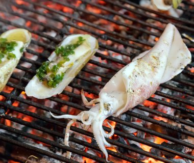 Izgara yumuşakça midye