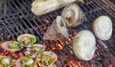 Izgara yumuşakça midye