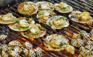 Izgara yumuşakça midye