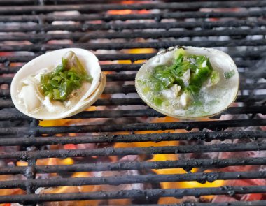 Izgara yumuşakça midye