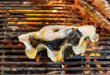 Izgara yumuşakça midye