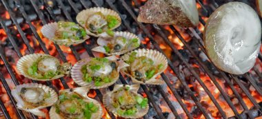 Izgara yumuşakça midye