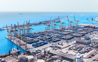 Barcelona kargo liman manzarası