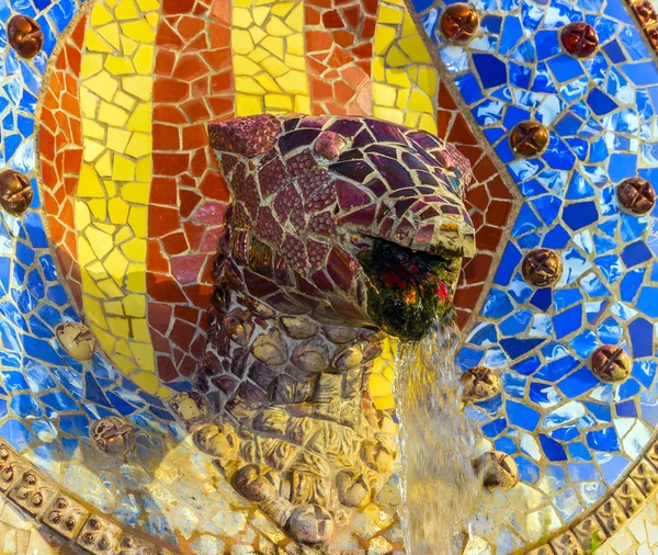 Medallion with head snake Gaudi — Stock Photo, Image